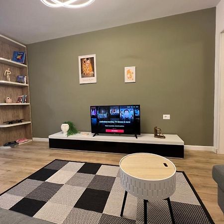 New Bazaar Cane Apartment 3 Tirana Buitenkant foto