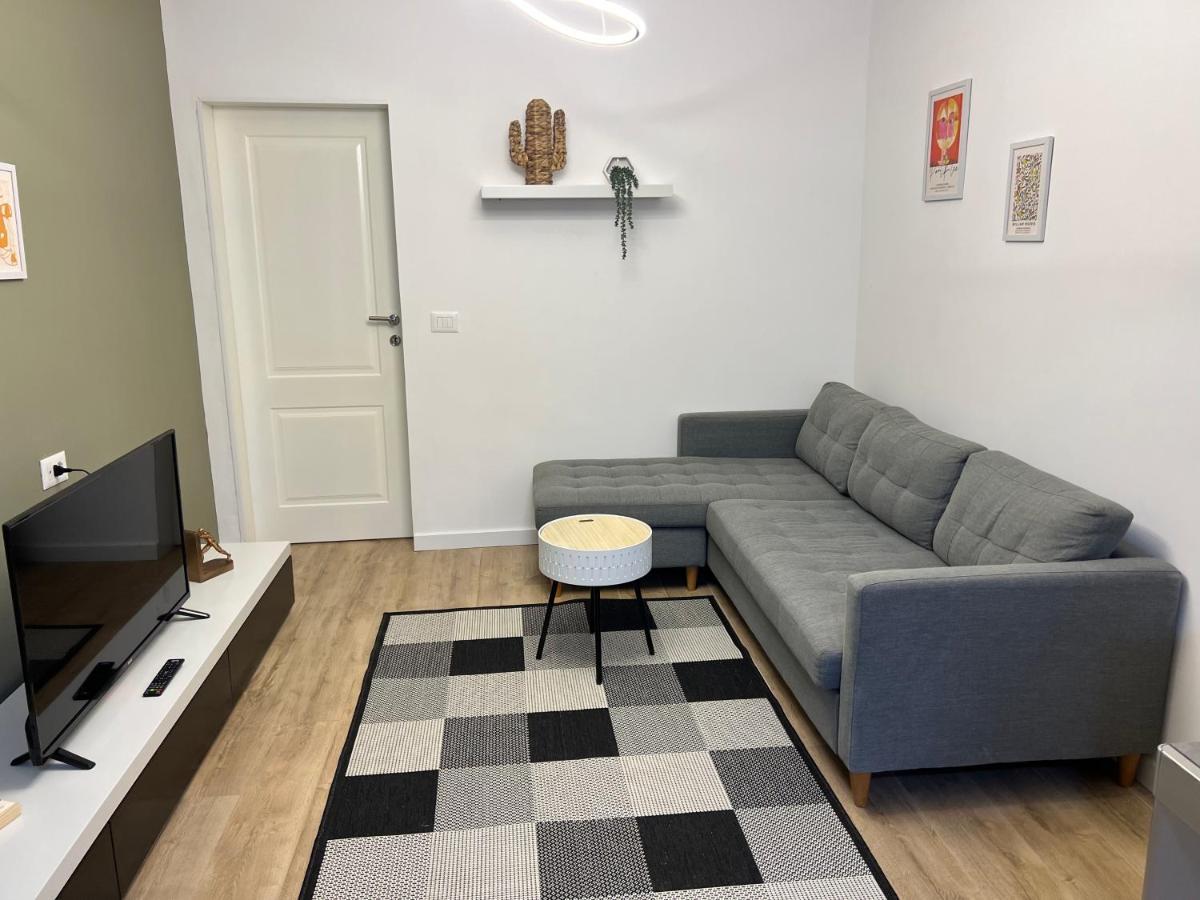 New Bazaar Cane Apartment 3 Tirana Buitenkant foto